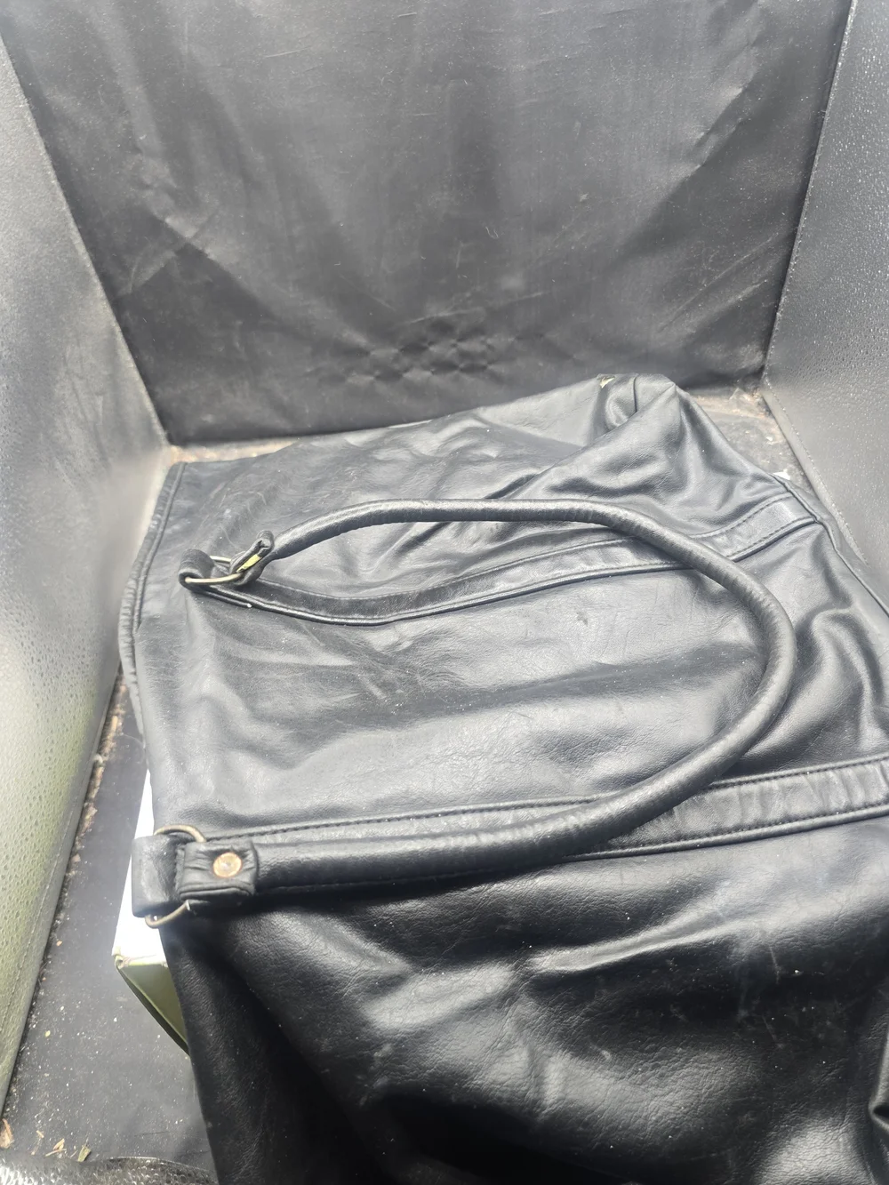 Men's Black Leather Messenger Bag with Adjustable Strap